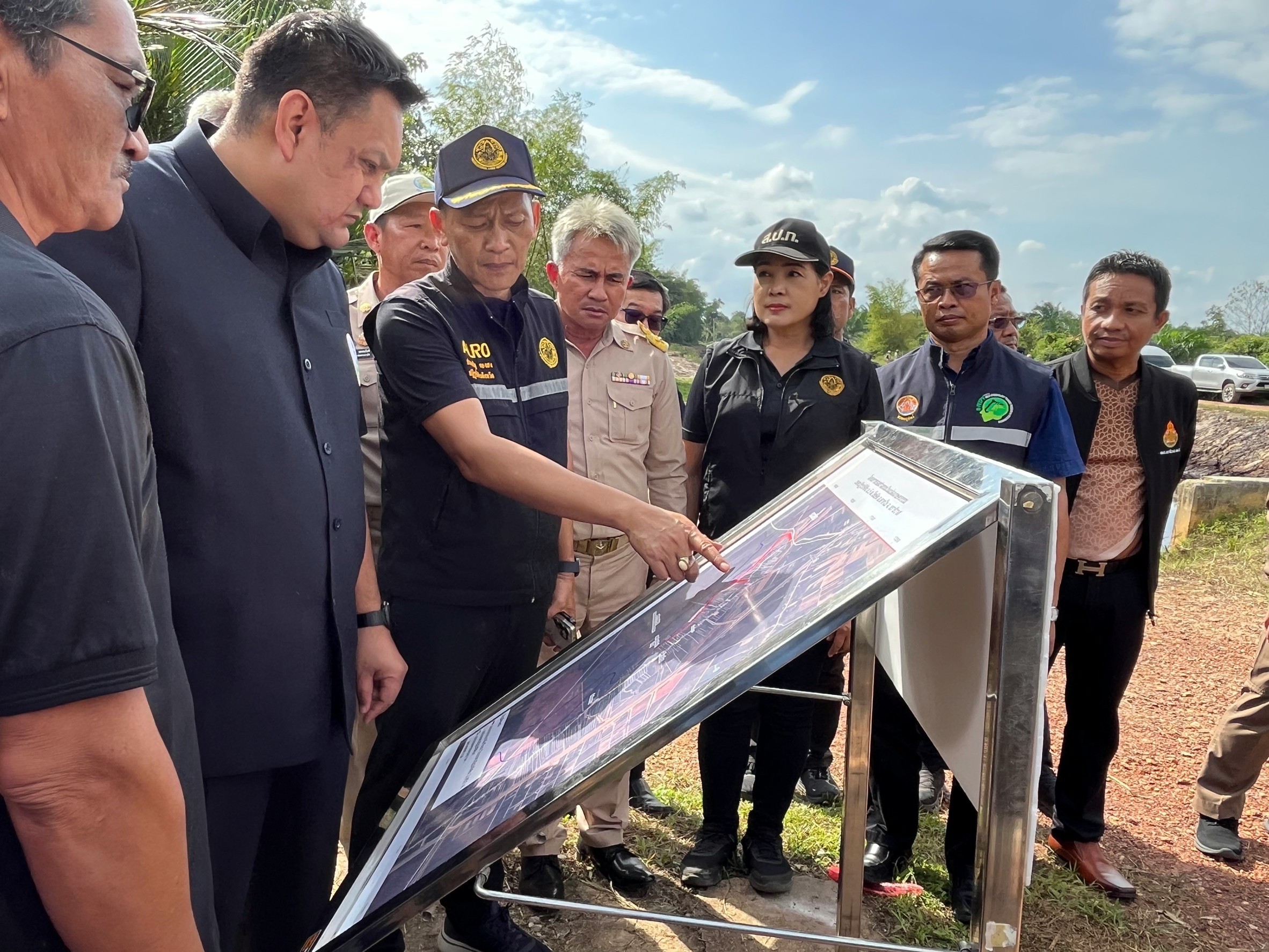 title - ผู้ตรวจราชการ ส.ป.ก. ร่วมคณะ รมช.กษ. ลงพื้นที่เร่งรัดการดำเนินงาน ยกระดับ คุณภาพชีวิตเกษตรกร จังหวัดนราธิวาส